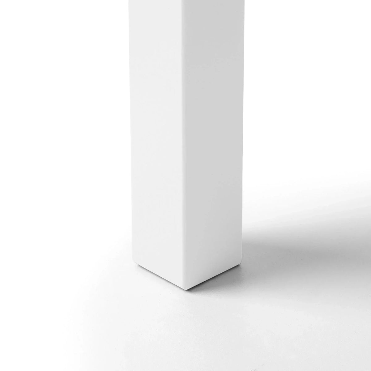 Surf white single bed leg detail with smooth square edge