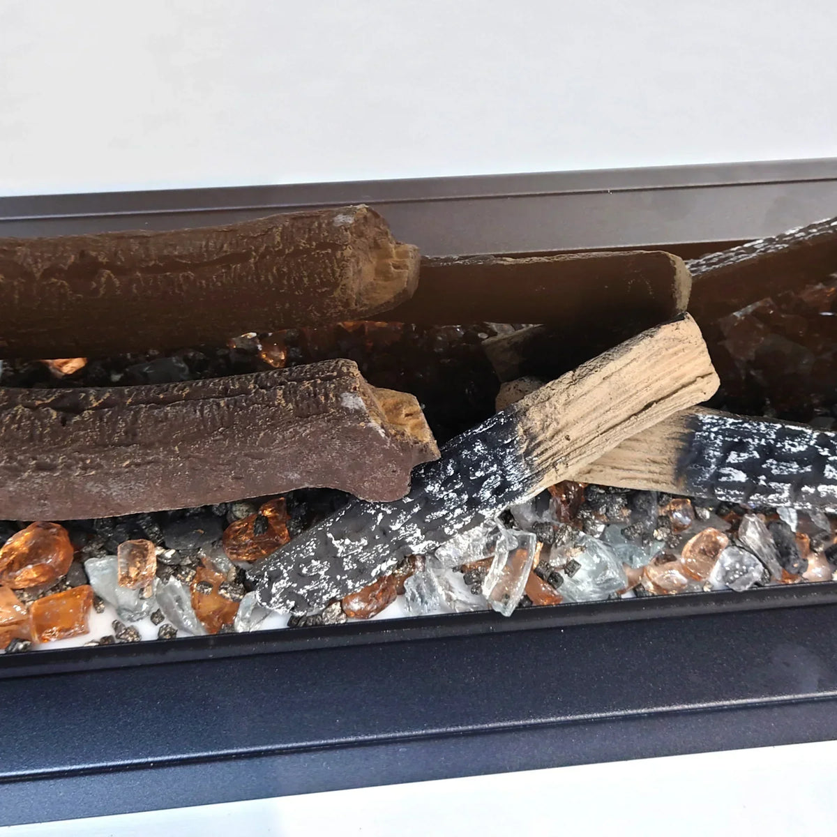 Electric fireplace fuel bed with realistic logs and amber glass crystals