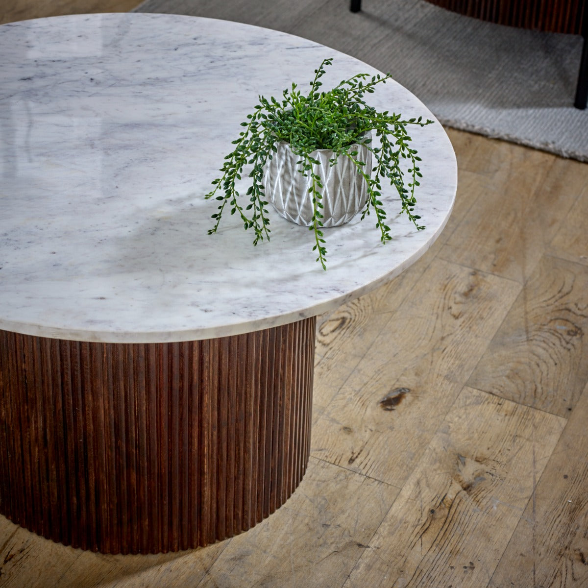 Opal coffee table made of mango wood with a natural marble top